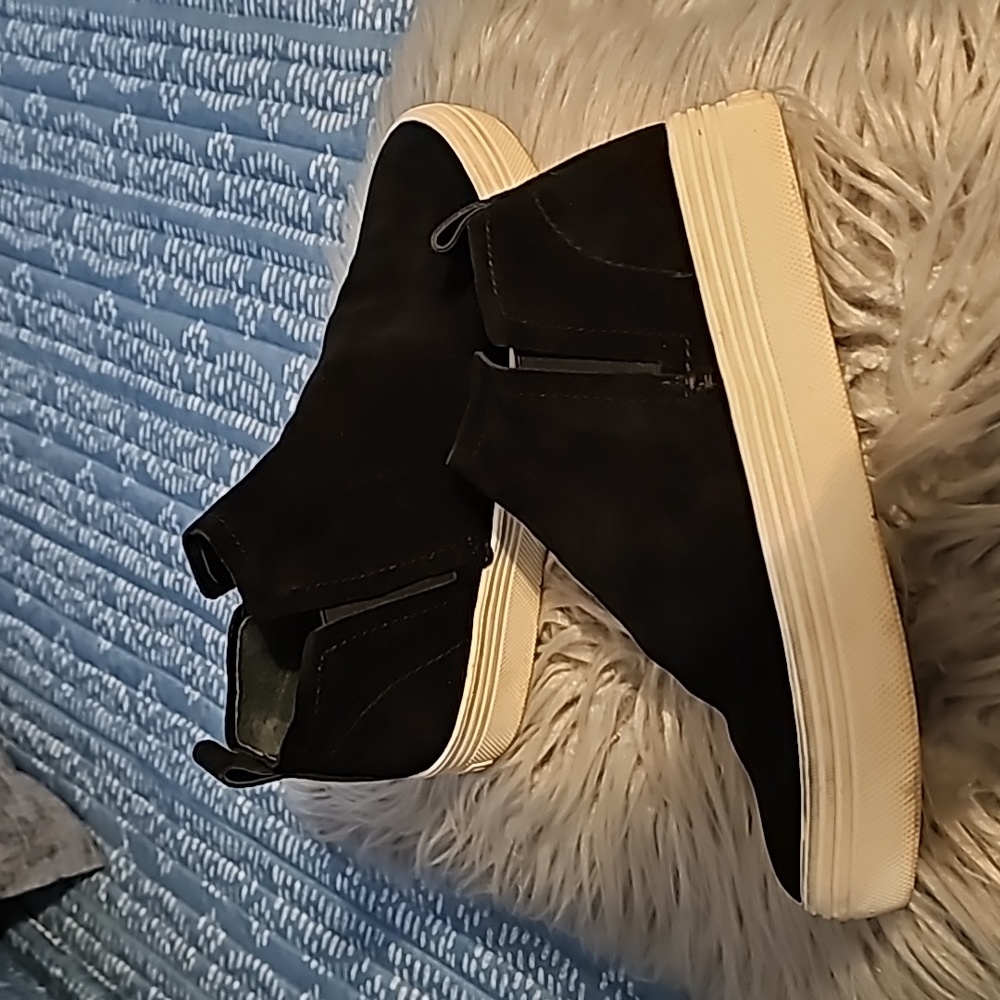 DOLCE VITA BLACK HIGH TOP SZ 7